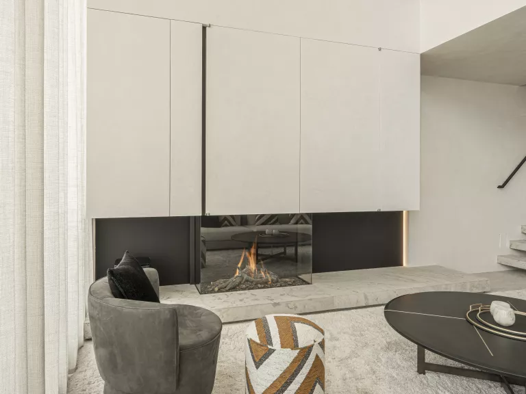 Avenue Gas Closed Fireplace by Metalfire