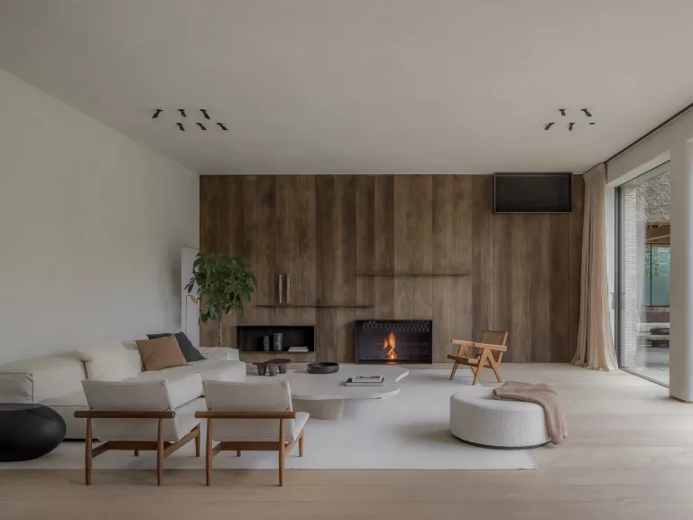 Universal wood bespoke fireplace 