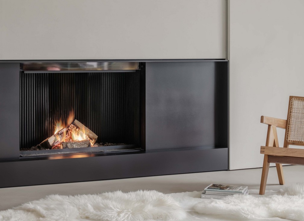 UltimeD Wood Closed Fireplace by Metalfire