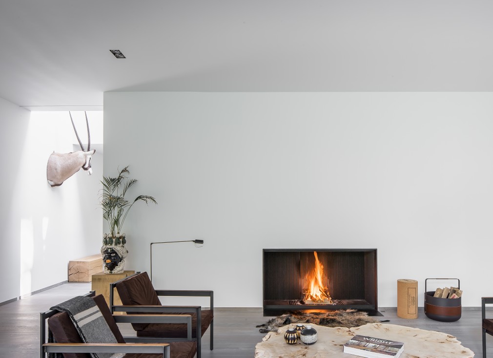 Universal wood bespoke fireplace 