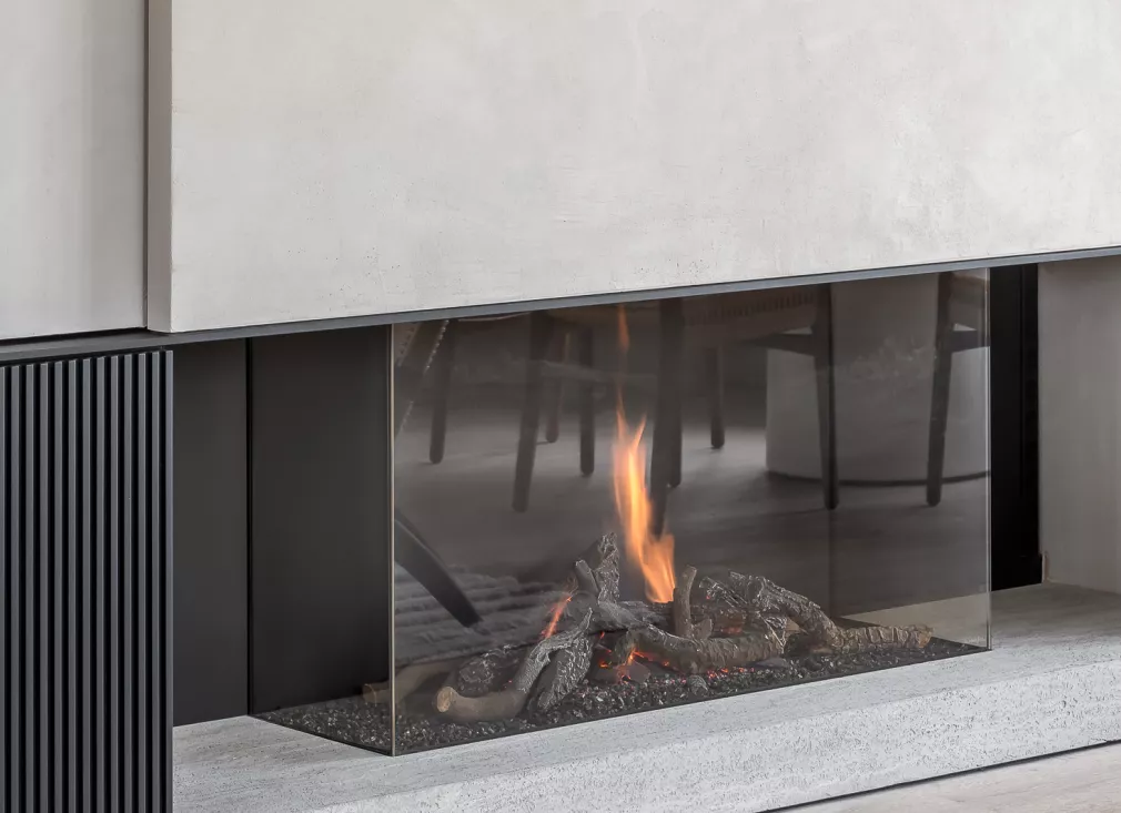 Avenue Gas Closed Fireplace by Metalfire