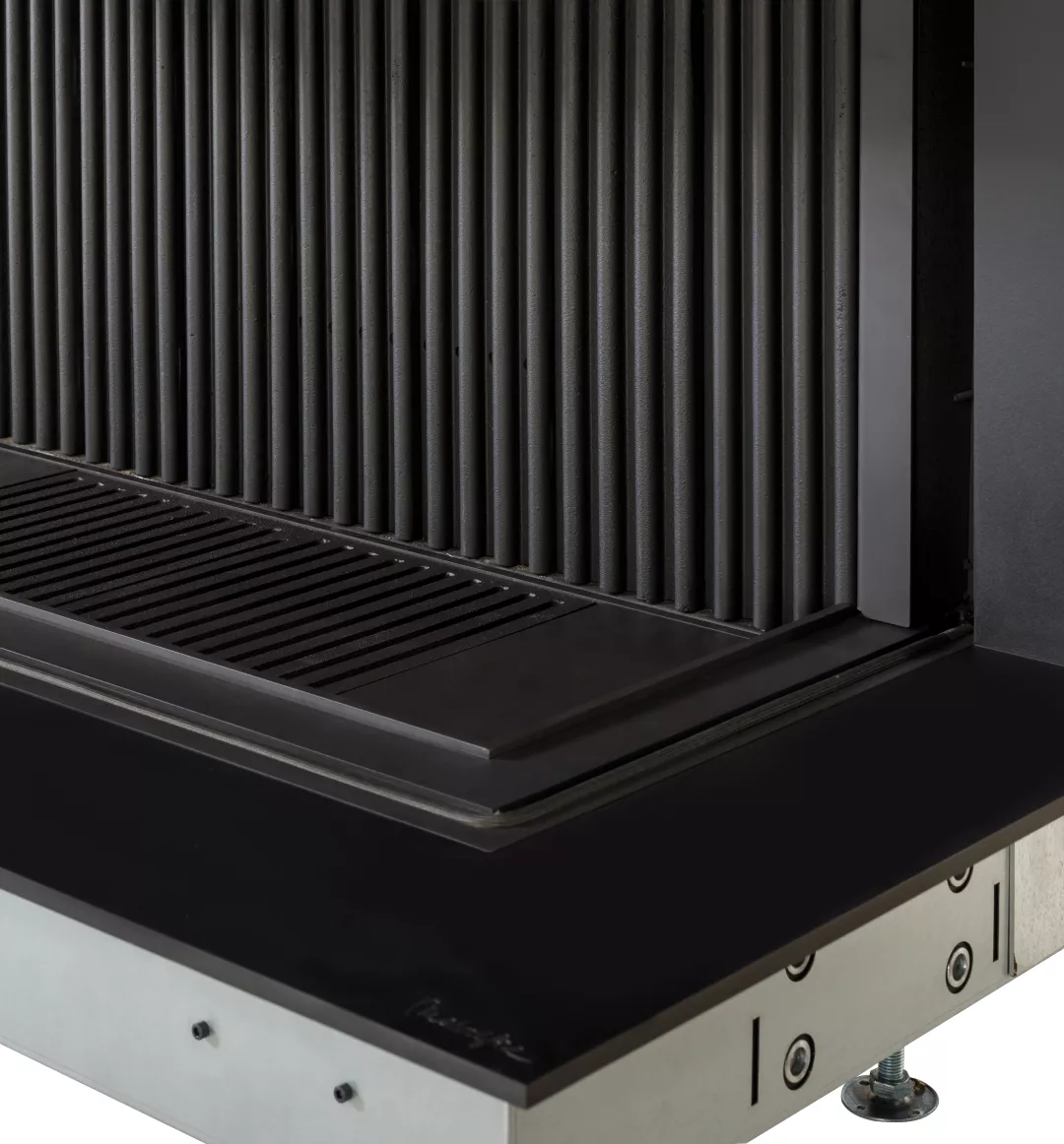 UltimeD Wood Closed Fireplace by Metalfire