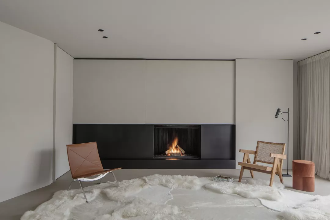UltimeD Wood Closed Fireplace by Metalfire
