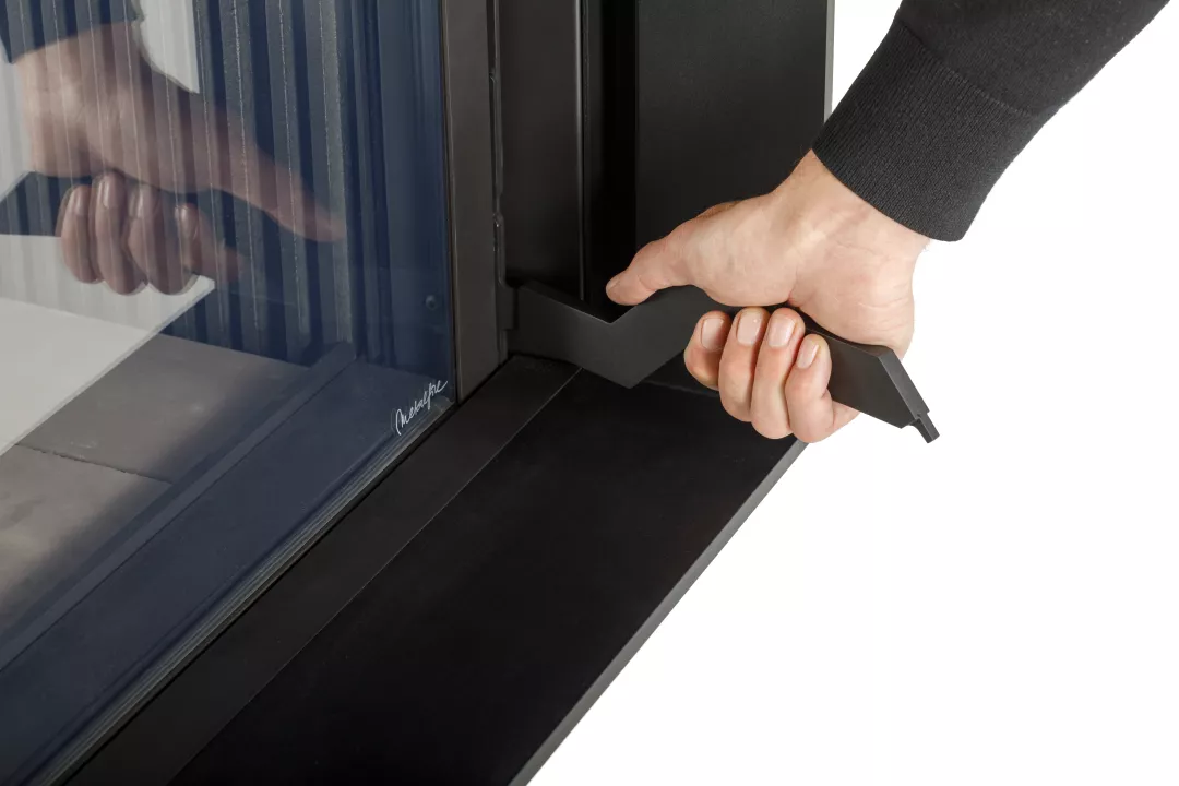 UltimeD Wood Closed Fireplace by Metalfire