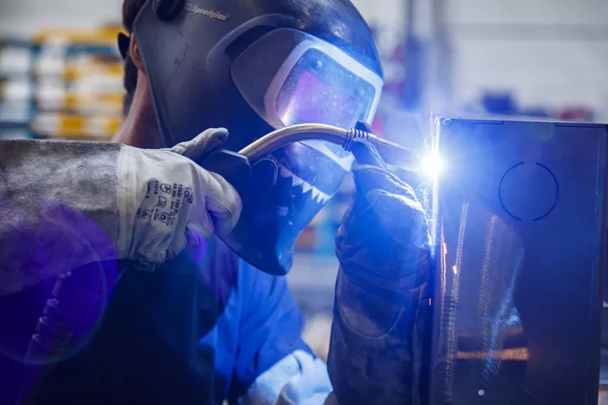 Metalfire_lasser_over ons_haard